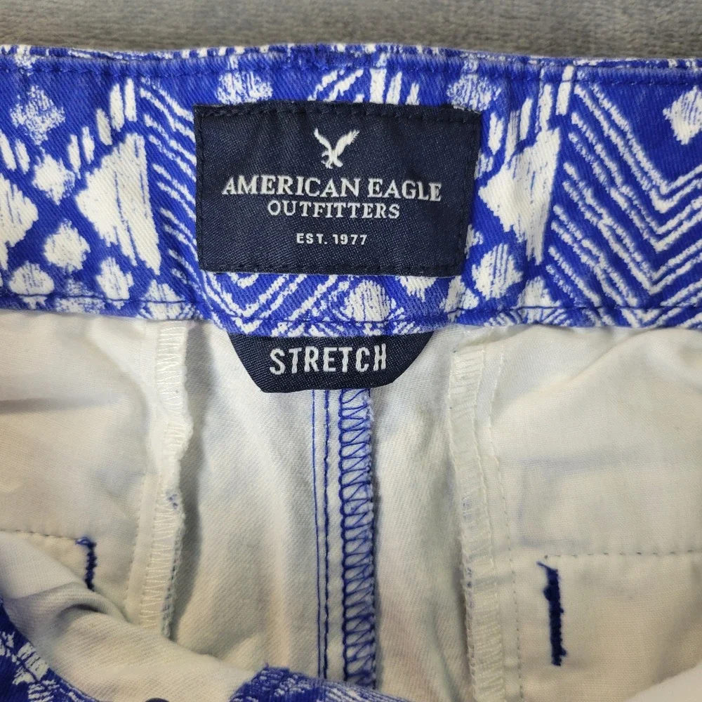 American Eagle Outfitters Womens Blue White Geometric Midi Shorts Size 2 Stretch